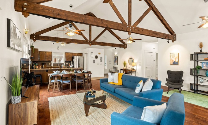 Dripping Springs Casa | Designer Home in the Heart of Historic Dripping Springs-The Murray House
