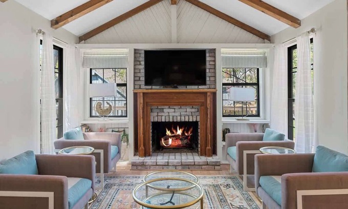 Lenexa Villa | Designer Luxury 4bed/4ba w/ Pool