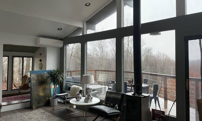 Swan Lake Villa | Cabaña de diseño con piscina climatizada | 10 acres | Catskills | Livingston Manor