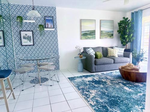 Aventura Apartamento | Designer's 1 BR 1BA Condo 1 Block to Aventura Mall