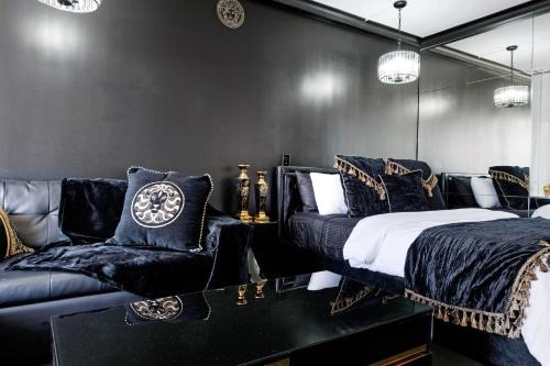 Surfers Paradise Hotel | Designer Suites - Versace On View