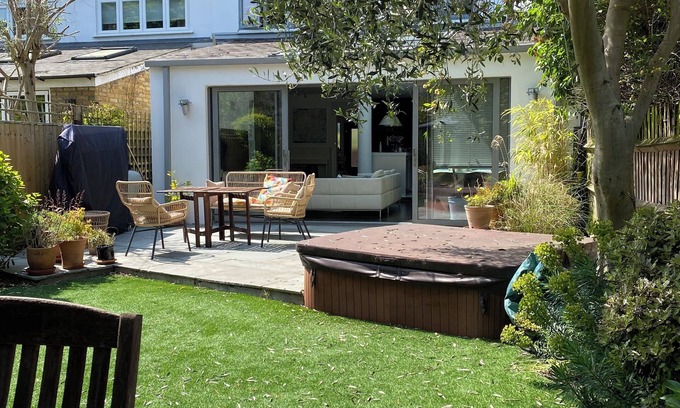 Mortlake Casa | Designer SW London 4Bed Home, Garden/Parking, close to Nature & Central London