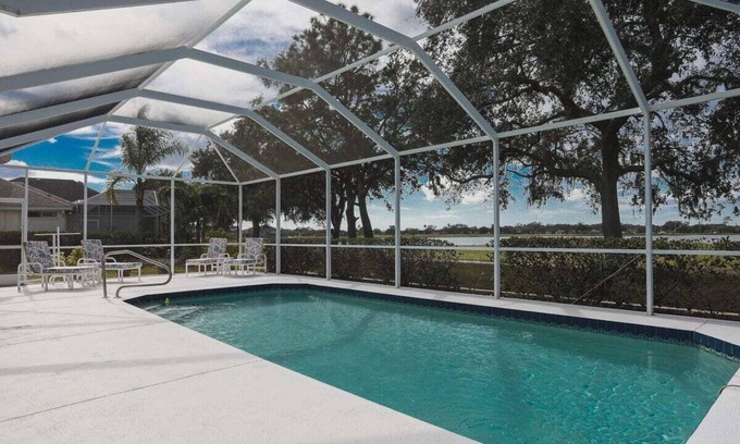 Regency Oaks Casa | Desirable 3BR lakefront pool home in Palmetto - Cranes Galore