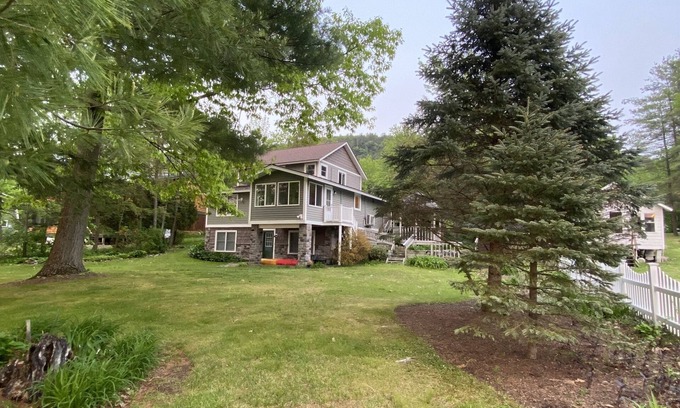 Poultney Casa | Desirable Cones Point Location