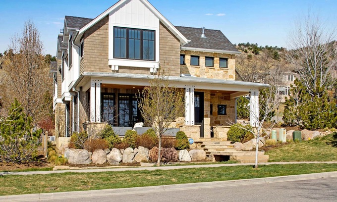 Newlands Casa | Desirable modern house, steps to Sanitas loop trail and walk to downtown Boulder