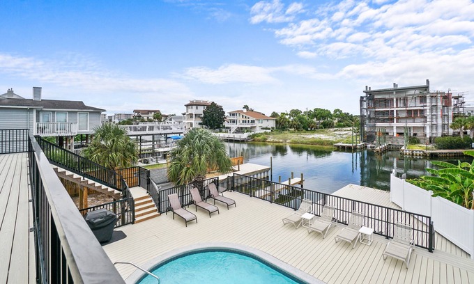 Holiday Isle Casa | Destin Beach House - Happy Harbor House