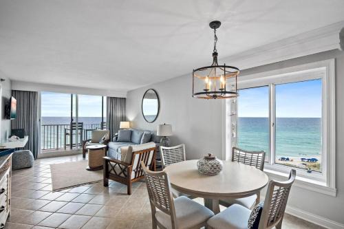 Holiday Isle Casa | Destin on the Gulf 707 is a 2 bed 2 bath beachfront condo