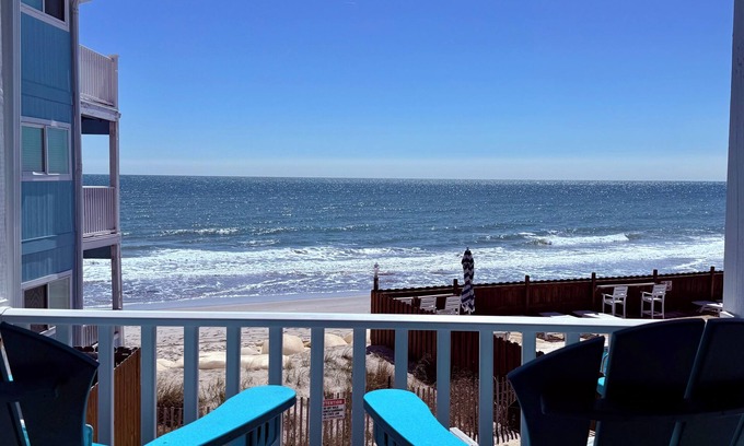 Kure Beach Condominio | “Destiny”! Oceanfront Condo w/pool. The Riggings E-2