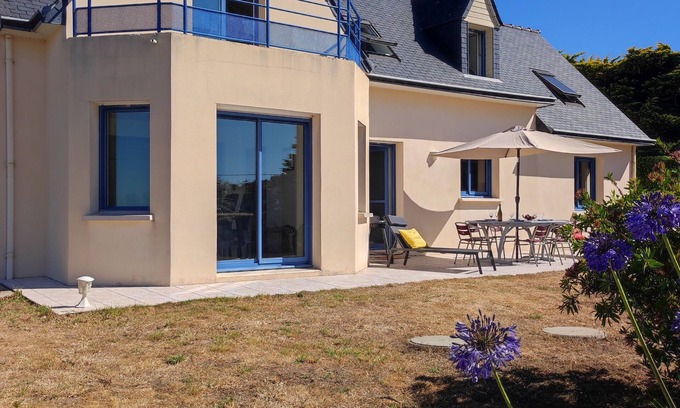 Plozevet Casa | Detached 3-bedroom house - sleeps 6 with panoramic ocean views.