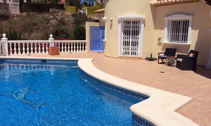 Pedreguer Villa | Independiente de 3 dormitorios 2 baños villa con piscina privada orientada al sur.