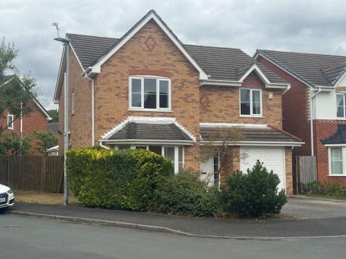 Warrington Apartamento | Detached 4 Bed Family Home