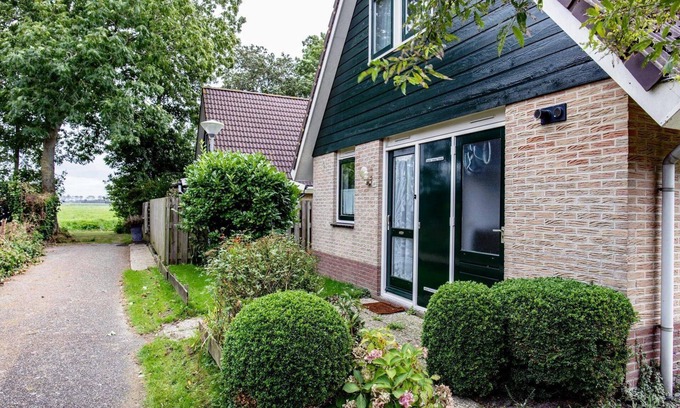Sint Maarten Casa | Detached bungalow in North Holland style with spacious garden