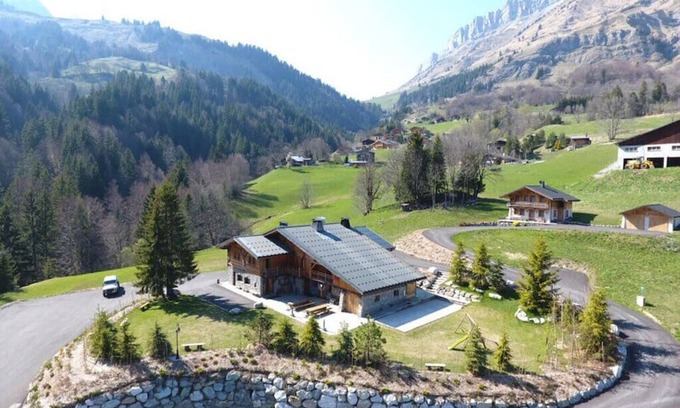 La Giettaz Chalet De Esquí | Detached chalet with spa area