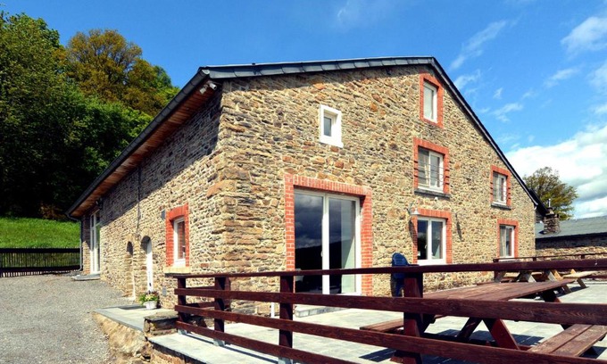 Trou de Bra Casa | Detached characteristic holiday farmhouse with spacious terrace in the Ardennes