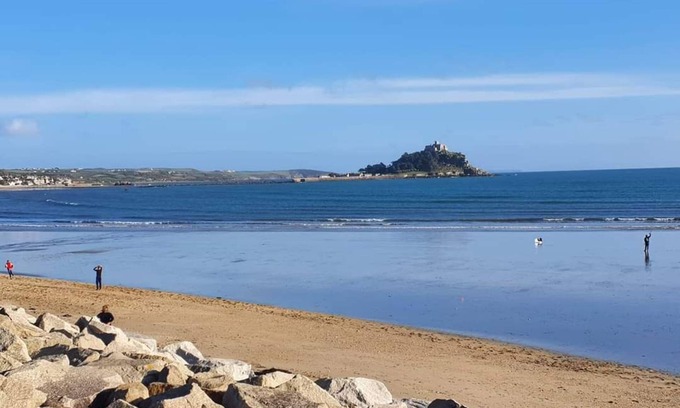 Longrock Casa | Detached comfortable granite cottage, 5 minute walk to the beach - Dogs Welcome