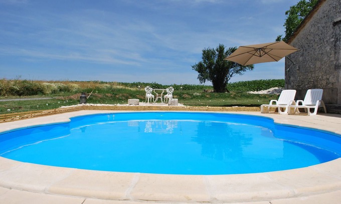 Saint-Aubin-de-Cadelech Casa | Independiente retiro Granero rural ambientada en tierras de cultivo abierto -con piscina privada