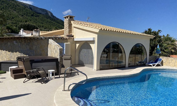 Denia Villa | Villa privada independiente con aire acondicionado en el Montgó en Denia