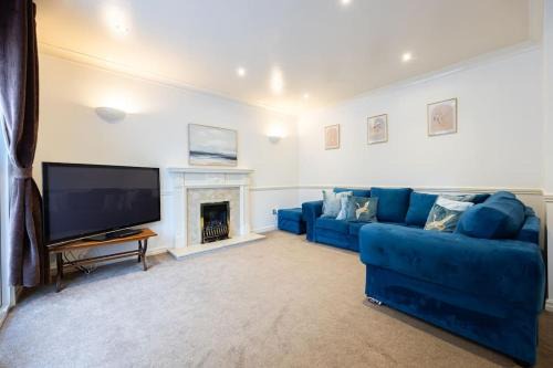 Stockport Casa | Detached Home in Greater Manchester with Free Parking