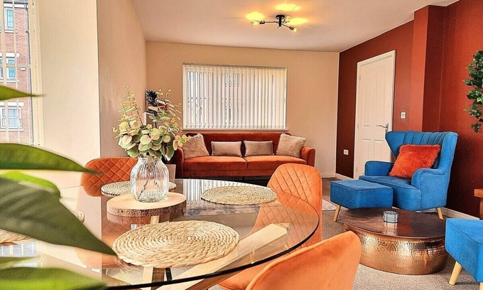 Birstall Casa | Detached House w/Free Parking | Long Stay Discount