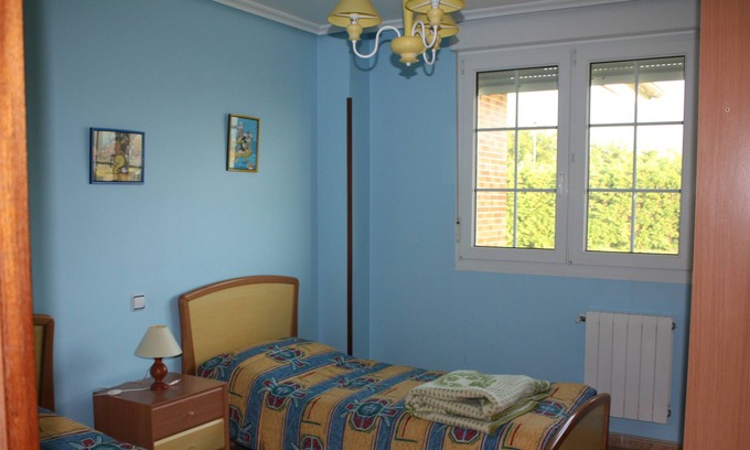Bareyo Chalet De Esquí | Chalet independiente en Ajo totalmente cerrado