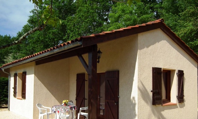 Gavaudun Chalet De Esquí | Independiente casa con una terraza en el sur de la Dordogne