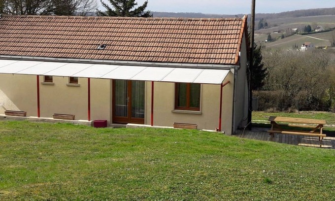 Charteves Casa | Casa independiente con jardín privado.
