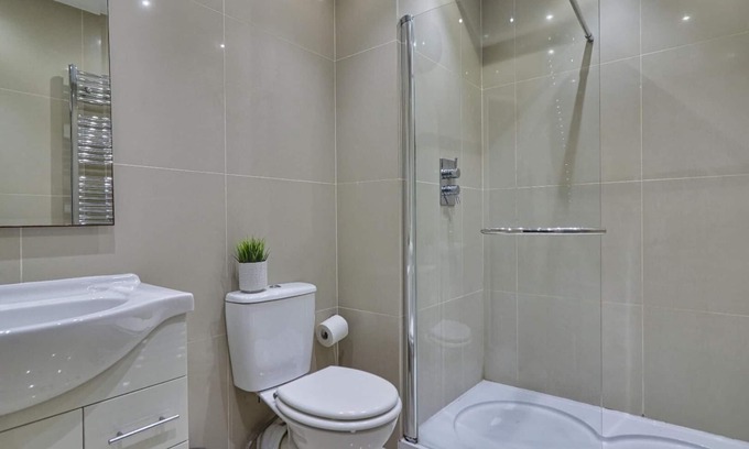 Leeds Casa | Detached modern, stylish house