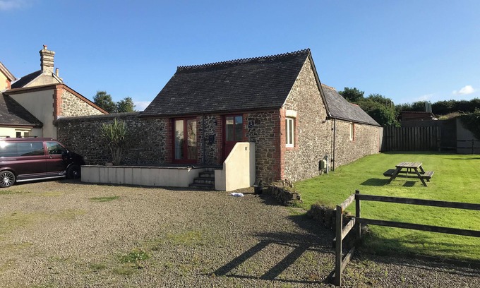 Hartland Casa | Detached stone Barn Conversion in a Peaceful AONB in North Devon
