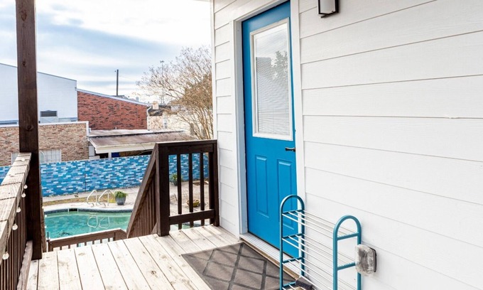 Willow Meadows/Willowbend Area Apartamento | Detached Studio apartment with outdoor pool