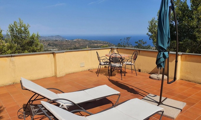 Cipressa Casa | Detached vacation house with garden and roof terrace with sea view in the middle