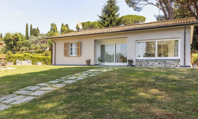 Sarzana Villa | Detached villa, ideal for families/groups with garden, pool and tennis.