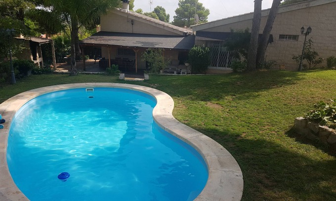Turis Chalet De Esquí | Chalet independiente en Urbanización Altury, Turis Valencia