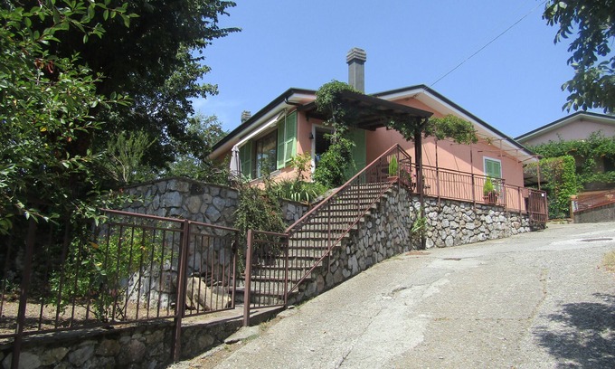 Fosdinovo Casa | Villa independiente a las afueras de los muros de Fosdinovo