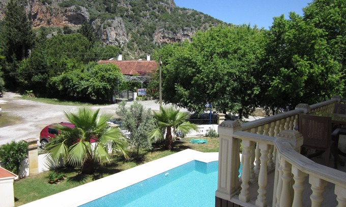 Dalyan City Center Villa | Villa independiente amurallada y cerrada con WI FI, piscina privada, jacuzzi separado.