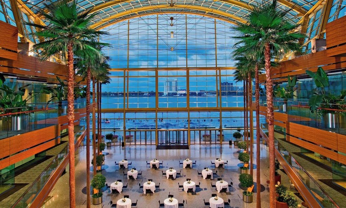 Downtown Detroit Hotel | Detroit Marriott at the Renaissance Center