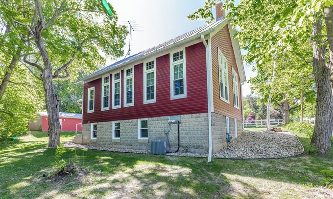Baraboo Casa | Devil's Lake Schoolhouse-walk to beach and restaurants!