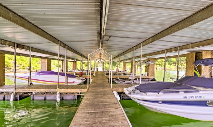 Greers Ferry Cabina | ¡NUEVO! Cabina w / muelle y resbalón de barco en Greers Ferry Lake