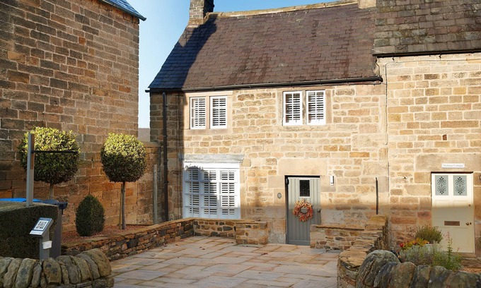 Beeley Apartamento | Devonshire Cottage is a luxurious sandstone cottage on the Chatsworth Estate
