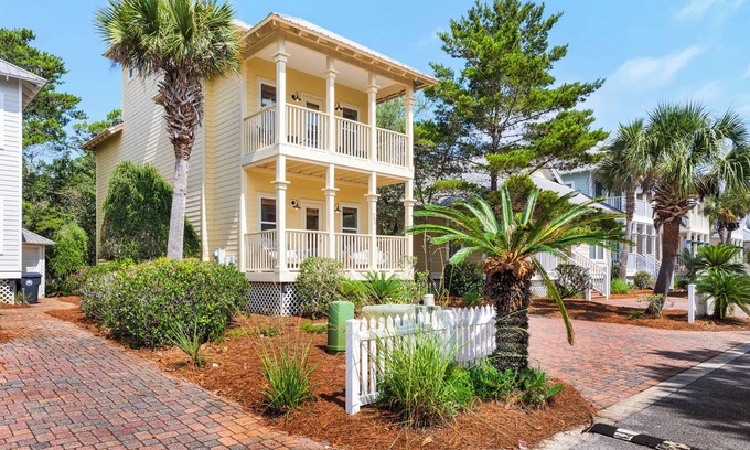 Santa Rosa Beach Casa | Dew Drop Inn - Santa Rosa Retreat, Walk to Beach, Pools & More!