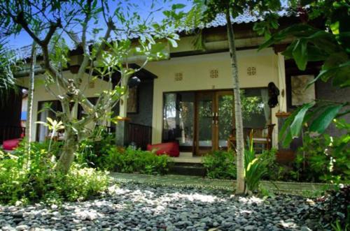 Purwakerti Hotel | Dhita Bila Bungalows & Dive