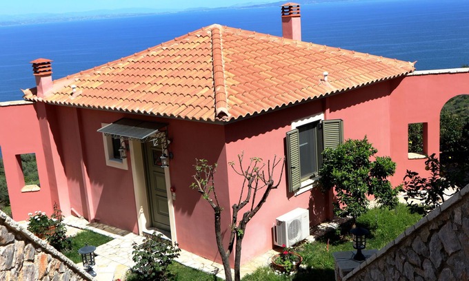 Livadi Casa | DIO PENSIONES VILLA Maleas 2 B / R con jardín privado y PISCINA