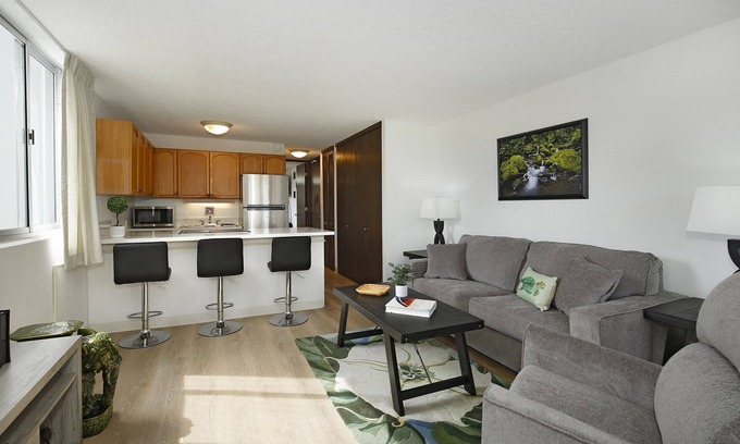 Waikiki Condominio | Diamond Head View Renovated Corner Unit, AC, W/D, FREE Wi-Fi & Parking!