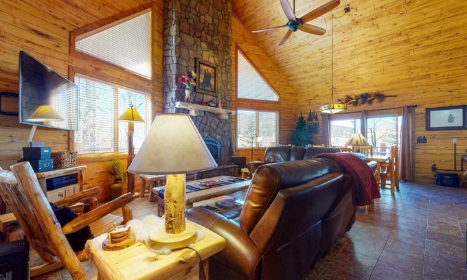 South Fork Casa | Diamond J's Riverside Retreat