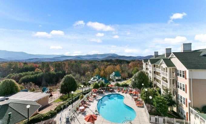 Pigeon Forge Villa | Diamond Resorts Sunrise Ridge Resort - 2 Bed Accessible No Roll in Shower