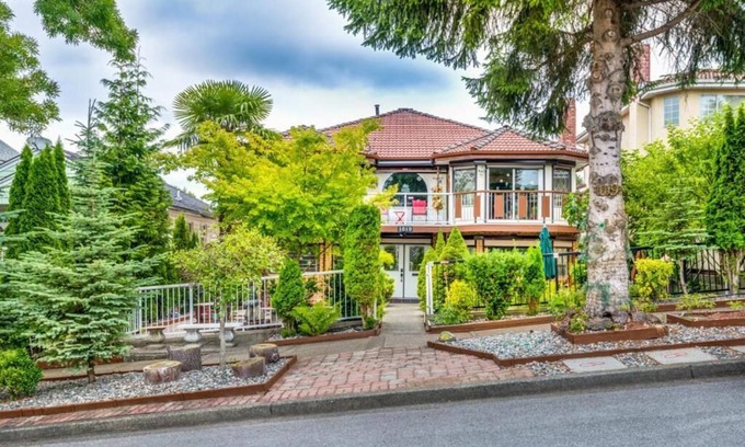 Knight Casa | Diana's Luxury Bed & Breakfast