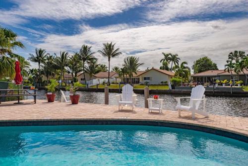 Lake Estates Casa | Diana's Waterfront Villa