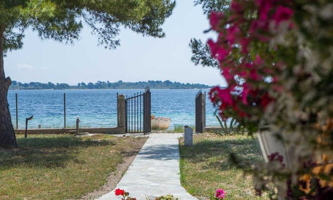 Vourvourou Villa | Diapori
