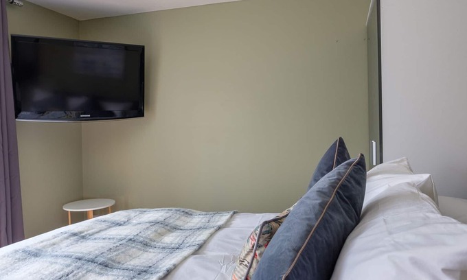 Crawley Cabina | Dickens suite close 15min from Gatwick