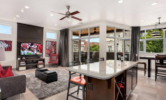 Fayetteville Casa | Dickson St Condo - On Dickson Street - Fayetteville Entertainment Hub