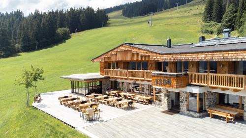 Saalbach-Hinterglemm Apartamento | Die Alm 1350 - Ski-In & Ski-Out